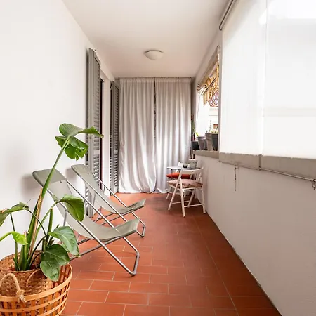 Bright Terrace - Modern 2br Apartamento