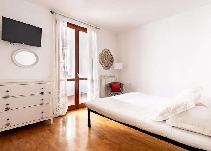 Апартаменты Bright Terrace - Modern 2br Флоренция